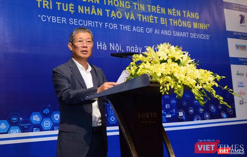 Thứ trưởng Bộ TT&TT Nguyễn Thành Hưng: "IoT sinh ra lượng dữ liệu cực lớn, còn AI giúp phân tích và xử lý lượng dữ liệu này và AI chỉ hiệu quả khi có một lượng dữ liệu đủ lớn để phân tích". Thứ trưởng Bộ TT&TT Nguyễn Thành Hưng: "IoT sinh ra lượng dữ liệu cực lớn, còn AI giúp phân tích và xử lý lượng dữ liệu này và AI chỉ hiệu quả khi có một lượng dữ liệu đủ lớn để phân tích".