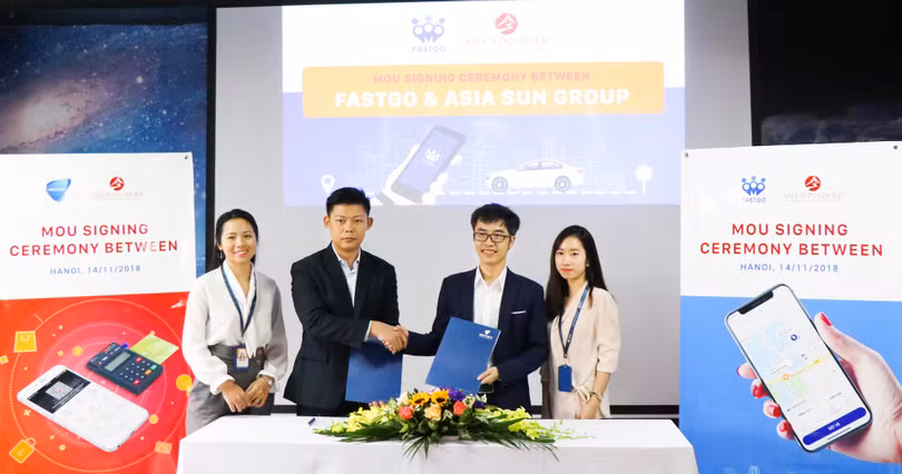 Ông Nguyễn Hữu Tuất – Tổng Giám đốc FastGo Việt Nam và ông Myo Myint Maung, Giám đốc Phát triển kinh doanh, Asia Sun Group trong lễ ký kết thỏa thuận hợp tác giữa FastGo và Asia SunGroup. Ông Nguyễn Hữu Tuất – Tổng Giám đốc FastGo Việt Nam và ông Myo Myint Maung, Giám đốc Phát triển kinh doanh, Asia Sun Group trong lễ ký kết thỏa thuận hợp tác giữa FastGo và Asia SunGroup.
