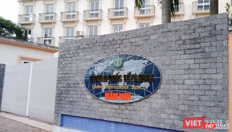 Một ngôi trường khác gắn mác "quốc tế" nhưng thực chất do một công ty giáo dục Việt Nam đầu tư. Một ngôi trường khác gắn mác "quốc tế" nhưng thực chất do một công ty giáo dục Việt Nam đầu tư.