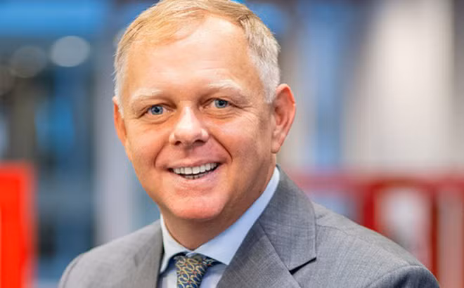 Tiến sĩ Burkhard Schrage. Ảnh: Đại học RMIT Việt Nam. Tiến sĩ Burkhard Schrage, Chủ nhiệm bộ môn Quản trị tại Khoa Kinh doanh và Quản trị đồng thời là giảng viên chương trình MBA và Thạc sĩ Thương mại Toàn cầu (Master of Global Trade)