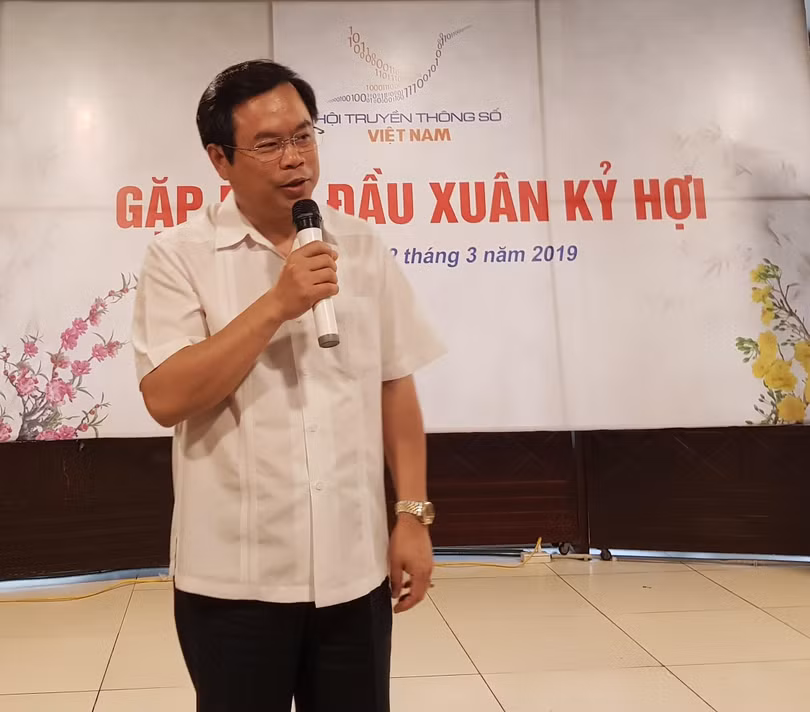Ông Vương Quốc Thắng, Giám đốc Trung tâm Chuyển giao Tri thức và Hỗ trợ khởi nghiệp, Đại học Quốc gia Hà Nội phát biểu sau khi nhận Giấy chứng nhận hội viên mới. Ông Vương Quốc Thắng, Giám đốc Trung tâm Chuyển giao Tri thức và Hỗ trợ khởi nghiệp, Đại học Quốc gia Hà Nội phát biểu sau khi nhận Giấy chứng nhận hội viên mới.