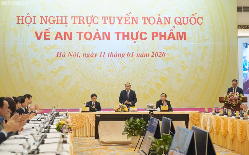 Thủ tướng Nguyễn Xuân Phúc chỉ trì hội nghị trực tuyến toàn quốc về ATTP sáng 11/1 (Ảnh: Chinhphu.vn).