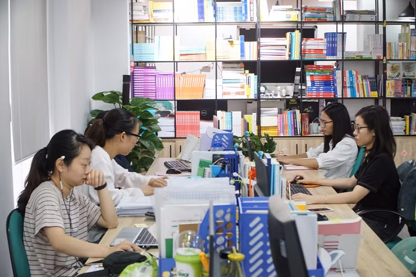 Theo Lãnh đạo của Alpha Books, văn phòng mới Alpha Forest được xây dựng theo hướng văn phòng mở, tập trung tăng cường yếu tố sáng tạo, gắn kết nhân viên. Theo Lãnh đạo của Alpha Books, văn phòng mới Alpha Forest được xây dựng theo hướng văn phòng mở, tập trung tăng cường yếu tố sáng tạo, gắn kết nhân viên.