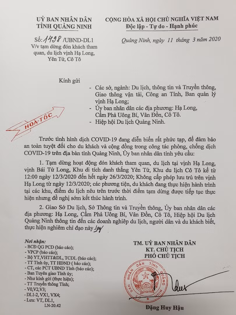 Công văn số 1498/UBND-DL1 về việc tạm dừng đón khách tham quan, du lịch vịnh Hạ Long, Yên Tử, Cô Tô do Phó Chủ tịch UBND tỉnh Đặng Huy Hậu kí. Ảnh: Quangninh.gov.vn