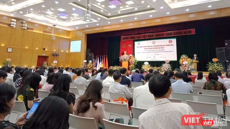 Các chuyên gia về tâm thần học trong nước và ngoài nước tham dự Hội nghị ngày 18/10. Các chuyên gia về tâm thần học trong nước và ngoài nước tham dự Hội nghị ngày 18/10.
