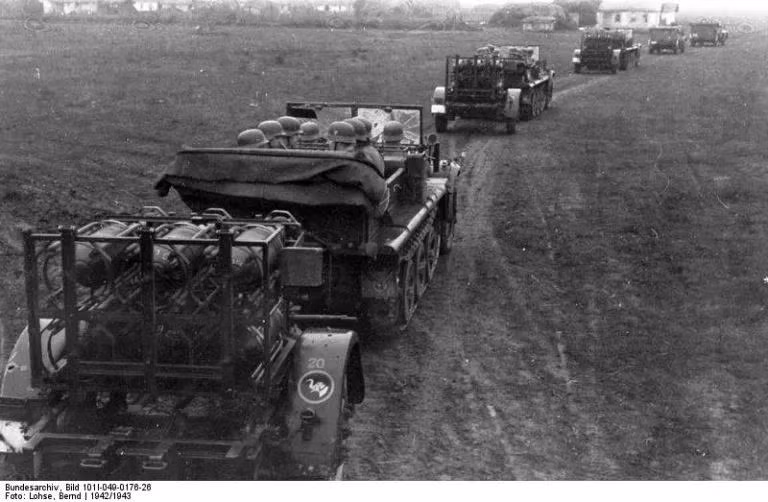 Panzerwerfer 42 được đặt trên xe tự hành MLRS Panzerwerfer 42 được đặt trên xe tự hành MLRS