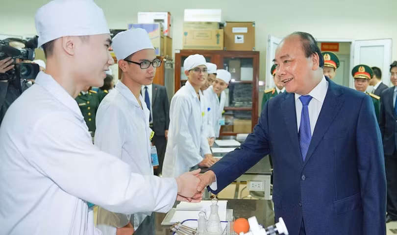 Thủ tướng thăm hỏi các học viên của Học viện Quân y Thủ tướng thăm hỏi các học viên của Học viện Quân y (Ảnh: VGP)
