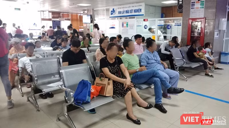 Bệnh nhân tới khám tại Bệnh viện Da liễu Trung ương Bệnh nhân tới khám tại Bệnh viện Da liễu Trung ương