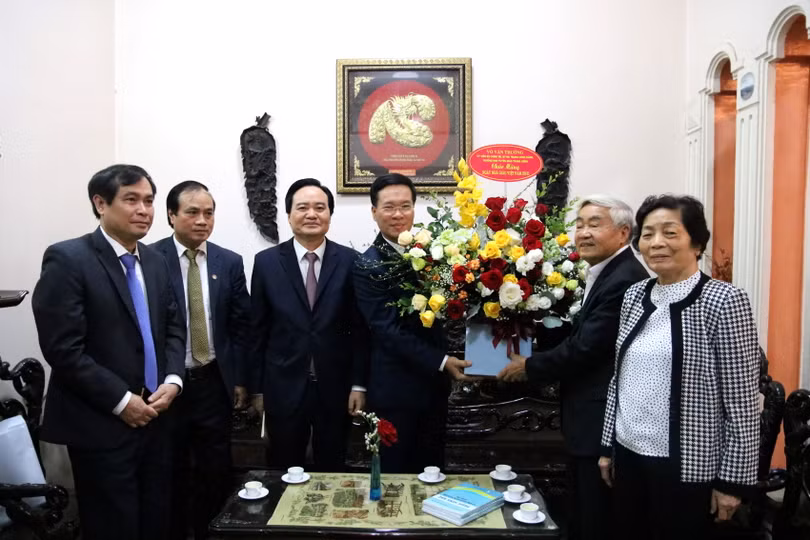 Trưởng ban Tuyên giáo Trung ương thăm nguyên lãnh đạo ngành giáo dục ảnh 2 Trưởng ban Tuyên giáo Trung ương thăm nguyên lãnh đạo ngành giáo dục ảnh 2