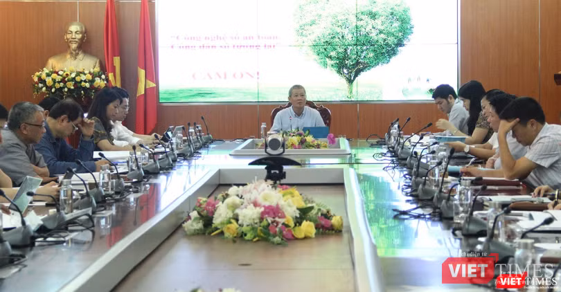 Thứ trưởng Nguyễn Thành Hưng chủ trì cuộc họp. Thứ trưởng Nguyễn Thành Hưng chủ trì cuộc họp.