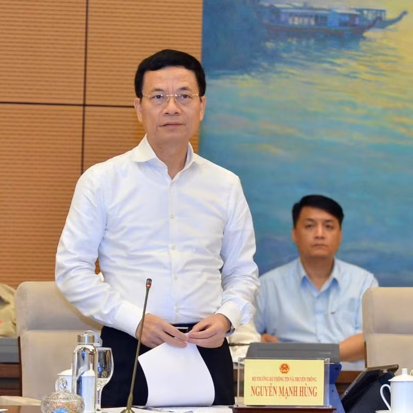 Bộ trưởng Nguyễn Mạnh Hùng trả lời chất vấn. Bộ trưởng Nguyễn Mạnh Hùng trả lời chất vấn.