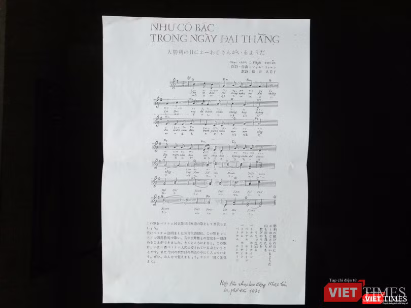 Bài hát "hư có Bác trong ngày vui đại thắng" được viết bằng tiếng Nhật. Ảnh: Thục Nhi