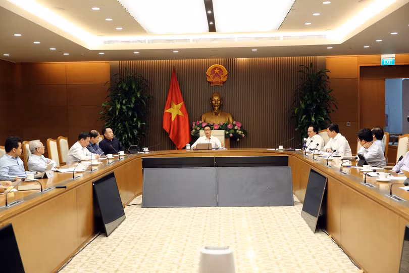 Phó Thủ tướng Vũ Đức Đam cho rằng các ý kiến mặc dù gay gắt nhưng đều thể hiện sự tâm huyết, lo lắng và mong muốn có được những cuốn SGK tốt nhất. Ảnh: VGP. Phó Thủ tướng Vũ Đức Đam cho rằng các ý kiến mặc dù gay gắt nhưng đều thể hiện sự tâm huyết, lo lắng và mong muốn có được những cuốn SGK tốt nhất. Ảnh: VGP.