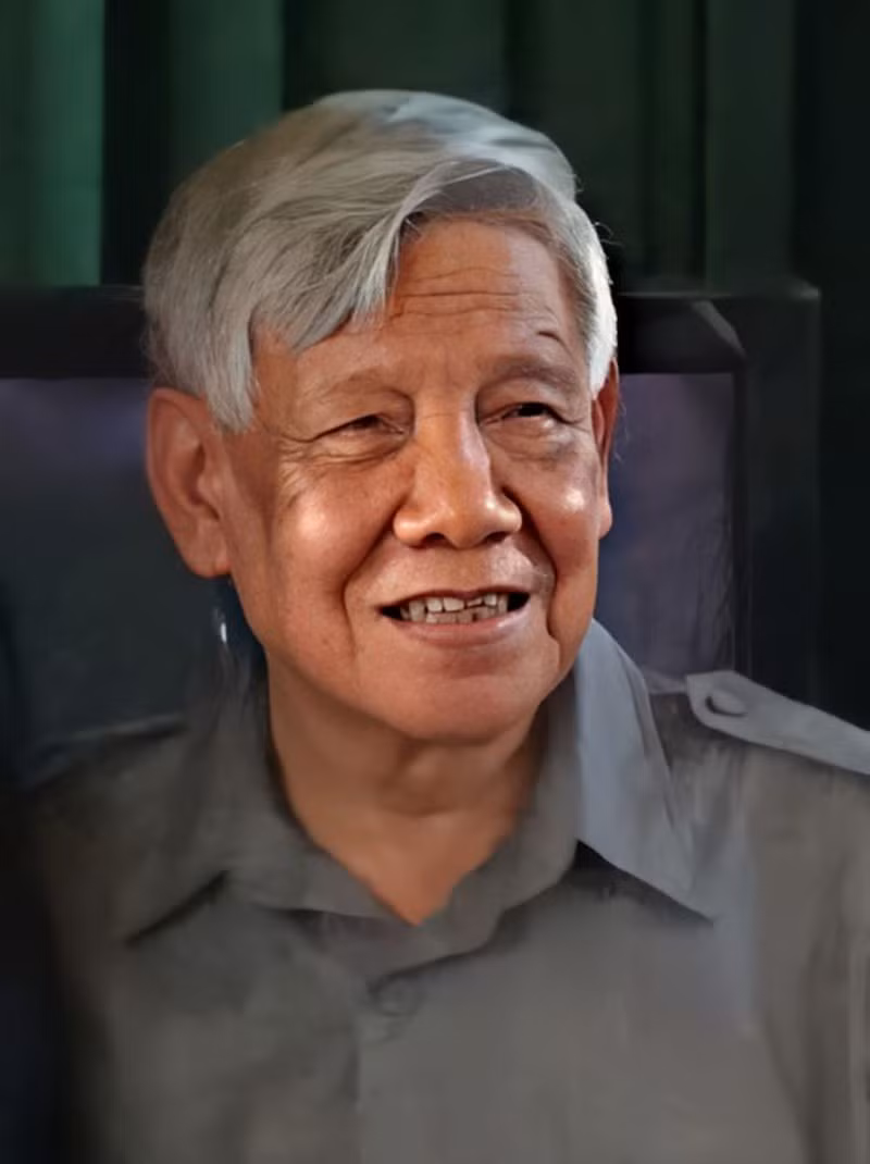 "Tổng bí thư Lê Khả Phiêu có nguồn gốc nông dân, ông không cần phải cố gắng để thuộc về nhân dân, ông đã thuộc về nhân dân ngay từ đầu rồi"- Nguyễn Trần Bạt.