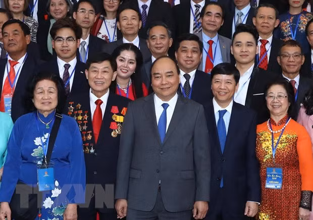 Chiều 26/01/2019, tại Trụ sở Chính phủ, Thủ tướng Nguyễn Xuân Phúc gặp gỡ 100 kiều bào tiêu biểu, đại diện cho 4,5 triệu kiều bào Việt Nam tại nước ngoài về Việt Nam dự chương trình chương trình Xuân Quê hương 2019. Chiều 26/01/2019, tại Trụ sở Chính phủ, Thủ tướng Nguyễn Xuân Phúc gặp gỡ 100 kiều bào tiêu biểu, đại diện cho 4,5 triệu kiều bào Việt Nam tại nước ngoài về Việt Nam dự chương trình chương trình Xuân Quê hương 2019.
