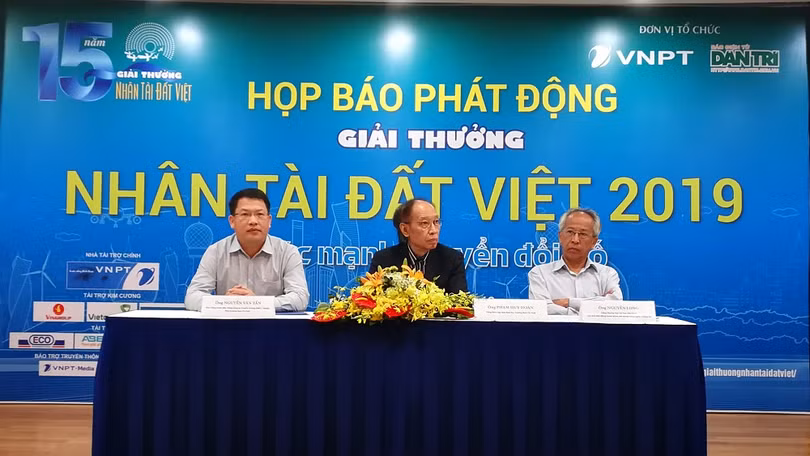 Giải thưởng Nhân tài đất Việt 2019 vừa khởi động sáng nay. Giải thưởng Nhân tài đất Việt 2019 vừa khởi động sáng nay.