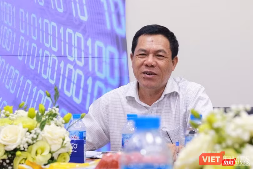 Phó Tổng Biên tập phụ trách Lê Đức Sảo báo cáo một số chuyển đổi trong hoạt động của VietTimes. Phó Tổng Biên tập phụ trách Lê Đức Sảo báo cáo một số chuyển đổi trong hoạt động của VietTimes.