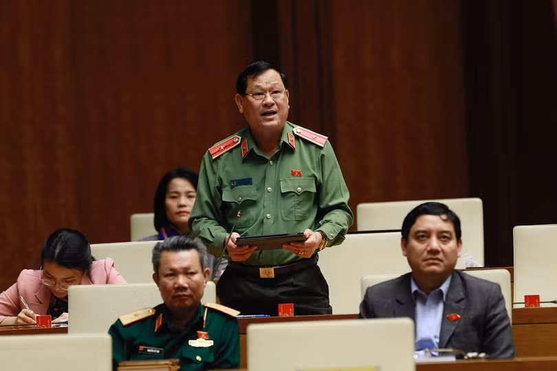 Đại biểu Nguyễn Hữu Cầu (Nghệ An).Đại biểu Nguyễn Hữu Cầu (Nghệ An).