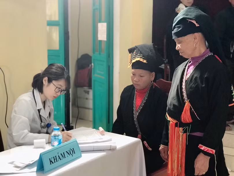 "Để làm tốt hơn công tác chăm sức khỏe cho bà con dân tộc miền núi, cần có sự chung tay giúp đỡ của công đồng cho y tế thôn bản cả về vật chất và tinh thần" - Bác sĩ Nguyễn Trường Sơn nói (Ảnh: BVCC)