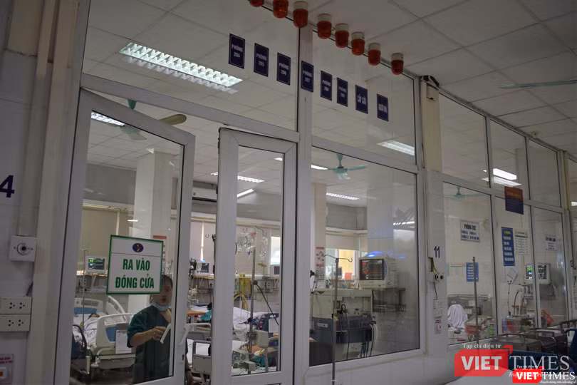 Khu vực điều trị hồi sức tích cực của Bệnh viện Bệnh Nhiệt đới Trung ương. Khu vực điều trị hồi sức tích cực của Bệnh viện Bệnh Nhiệt đới Trung ương.