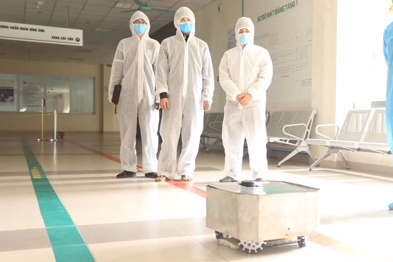 Robot lau sàn được thử nghiệm tại Bệnh viện Nhiệt đới Trung ương cơ sở Kim Chung, Đông Anh, Hà Nội Robot lau sàn được thử nghiệm tại Bệnh viện Nhiệt đới Trung ương cơ sở Kim Chung, Đông Anh, Hà Nội