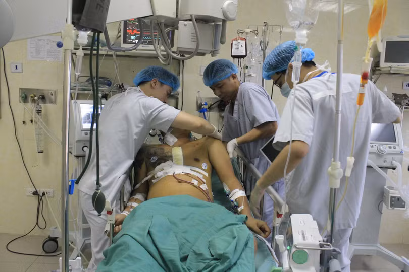 Cấp cứu cho bệnh nhân bị tai nạn giao thông do liên quan đến rượu bia Cấp cứu cho bệnh nhân bị tai nạn giao thông do liên quan đến rượu bia