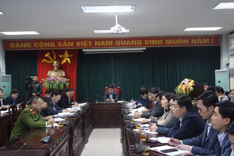 Cuộc họp khẩn diễn ra tại UBND huyện Thuận Thành, tỉnh Bắc Ninh chiều 18/3 (Ảnh: Công Phương) Toàn cảnh buổi họp khẩn diễn ra tại UBND huyện Thuận Thành, tỉnh Bắc Ninh chiều 18/3