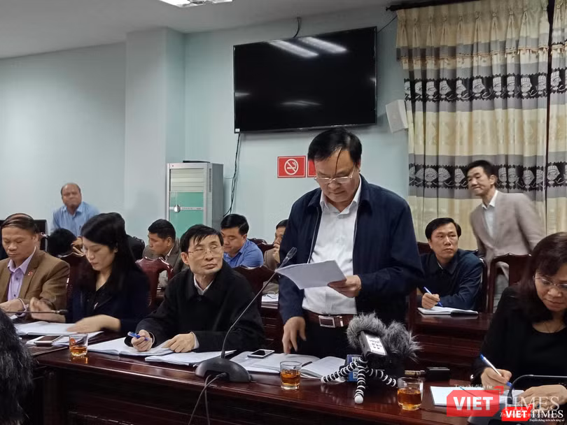 Ông Lê Văn Nho - Phó Chủ tịch UBND huyện Thuận Thành, Bắc Ninh báo cáo vụ việc Ông Lê Văn Nho - Phó Chủ tịch UBND huyện Thuận Thành, Bắc Ninh đọc báo cáo tóm tắt sự việc diễn ra