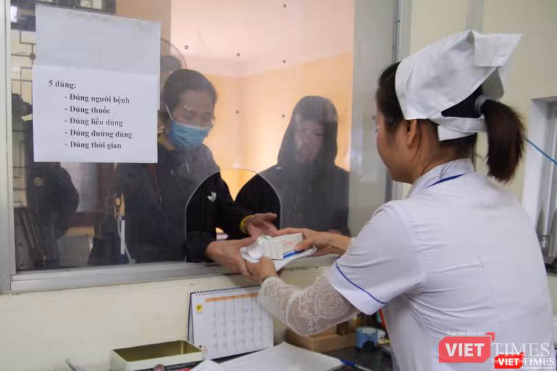 Bệnh nhân HIV nhận thuốc tại Trung tâm y tế quận Nam Từ Liêm Bệnh nhân HIV nhận thuốc tại Trung tâm y tế quận Nam Từ Liêm