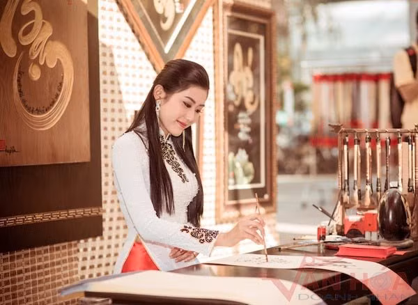 Thư pháp ngày càng được lớp trẻ yêu thích Thư pháp ngày càng được lớp trẻ yêu thích