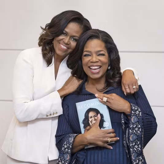 Michelle Obama và nữ hoàng truyền hình Oprah Winfrey Michelle Obama và nữ hoàng truyền hình Oprah Winfrey