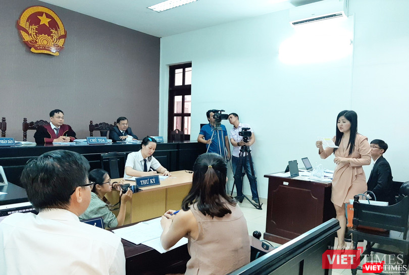 Bị đơn là bệnh nhân Nguyễn Thị Mộng Châu trình bày ý kiến trước tòa