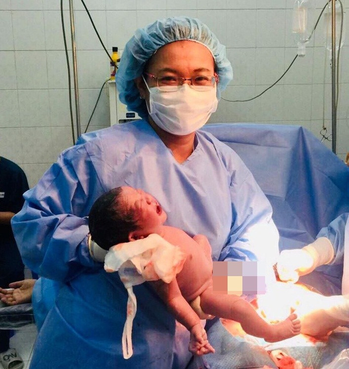 Bác sĩ Hoàng Thị Diễm Tuyết - một bà đỡ "mát tay" trong điều trị vô sinh hiếm muộn Bác sĩ Hoàng Thị Diễm Tuyết - một bà đỡ "mát tay" trong điều trị vô sinh hiếm muộn