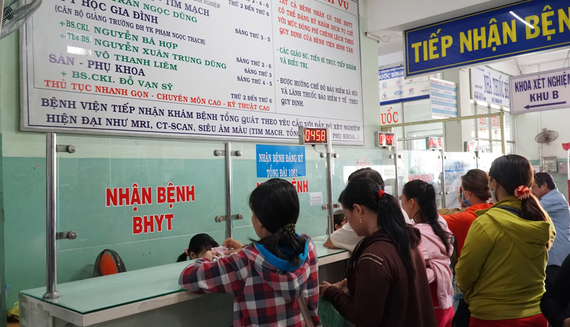 Áp dụng tối đa khung giá dịch vụ y tế sẽ tạo sự bình đẳng giữa người có thẻ BHYT và người không có BHYT. Ảnh: SYT