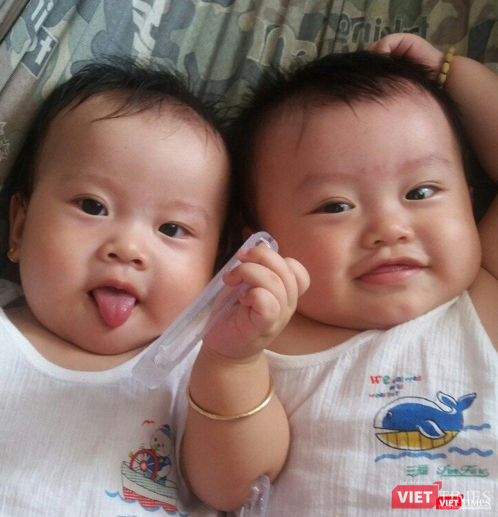 Hai bé Nguyễn Trần Băng Tâm và Nguyễn Trần Thiên Ân kháu khỉnh Hai bé Nguyễn Trần Băng Tâm và Nguyễn Trần Thiên Ân kháu khỉnh