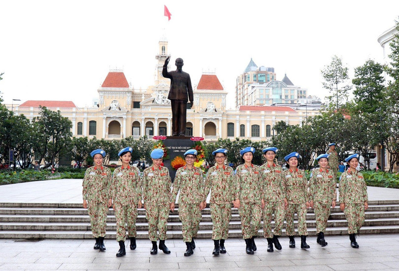 10 bóng hồng trong số 63 người lính cụ Hồ BV dã chiến cáp 2 số 1 được chọn sang Nam Sudan. Ảnh: P.T.T.T