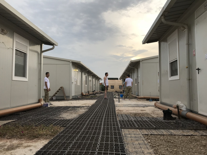 Vùng đất khô cằn sỏi đá, nơi ở của 63 y, bác sĩ cũng rất hoang sơ. Ảnh: Trung tá Bùi Đức Thành