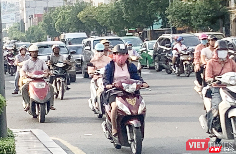 Người dân TP.HCM lưu thông trong không khí bụi mù mịt Người dân TP.HCM lưu thông trong không khí bụi mù mịt