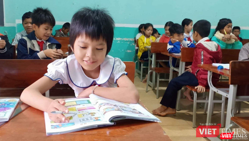 Bé Nguyễn Thị Diễm Phương được trở lại trường học sau một thời gian dài chống chọi với bệnh ung thư cổ tử cung Bé Nguyễn Thị Diễm Phương được trở lại trường học sau một thời gian dài chống chọi với bệnh ung thư cổ tử cung