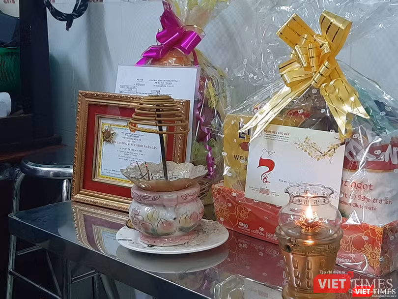 Không khí gia đình anh Tuấn vào ngày giỗ 100 ngày của mang nhiều niềm tiếc nhớ. Ảnh: Nguyễn Trăm