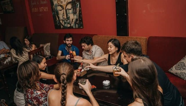 Hoạt động tại quán bar Buddha, phường Thảo Điền, quận 2. Ảnh: Bar Buddha