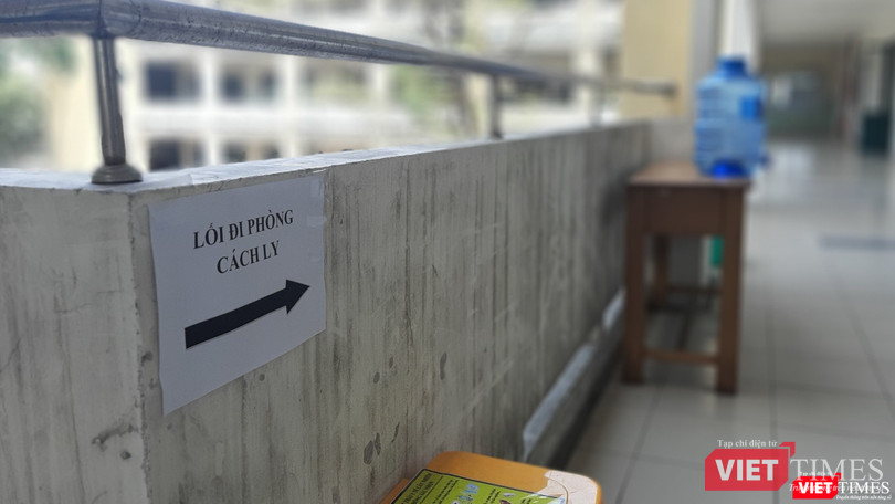 Lối đi vào khu vực cách ly tập trung quận 2. Ảnh: N.T