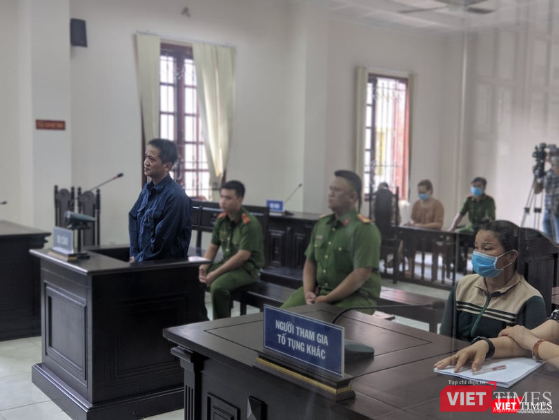 Tại phiên tòa, Nguyễn Tiến Dũng thừa nhận toàn bộ hành vi phạm tội. Ảnh: Hiếu Nguyễn Tại phiên tòa, Nguyễn Tiến Dũng thừa nhận toàn bộ hành vi phạm tội. Ảnh: Hiếu Nguyễn