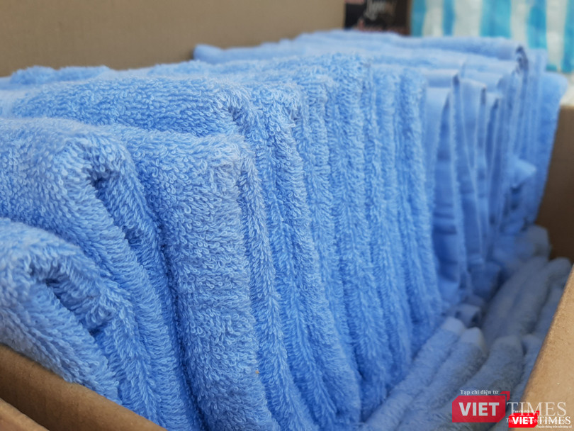 Một trong những nhu yếu phẩm cần thiết cho người nghi nhiễm tại BV Dã chiến. Ảnh: Nguyễn Trăm