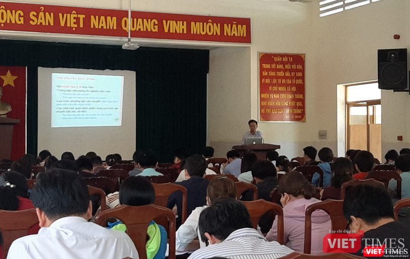 Hơn 100 y, bác sĩ các BV trên địa bàn thành phố được tham gia tập huấn, thực hành kiểm soát nhiễm khuẩn. Ảnh: Nguyễn Trăm