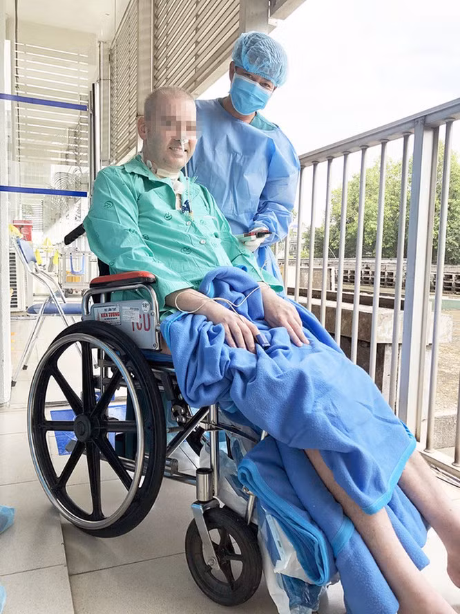 Bệnh nhân phi công người Anh đã phục hồi sức khỏe, hy vọng được về nước. Ảnh: BVCR