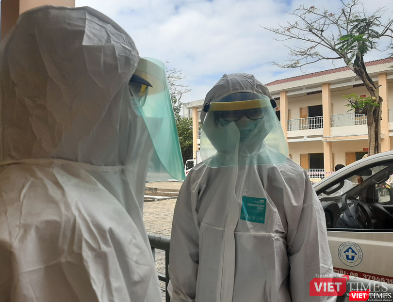 Nhân viên y tế tại BV Dã chiến TP.HCM. Ảnh: Nguyễn Trăm