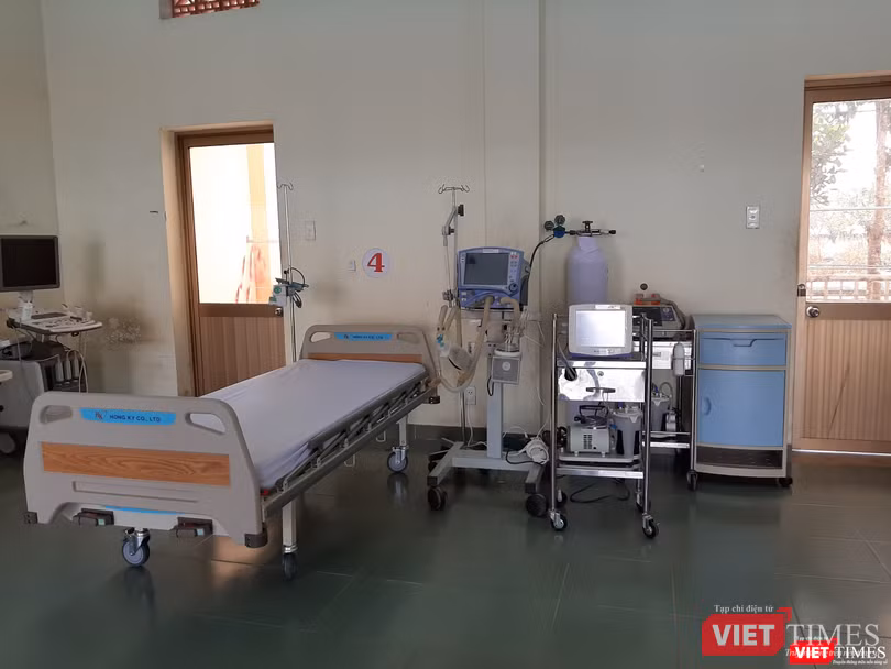 Một giường bệnh phòng cấp cứu BV Dã chiến Củ Chi vào ngày công bố chính thức hoạt động. Ảnh: N.T Một giường bệnh phòng cấp cứu BV Dã chiến Củ Chi vào ngày công bố chính thức hoạt động. Ảnh: N.T