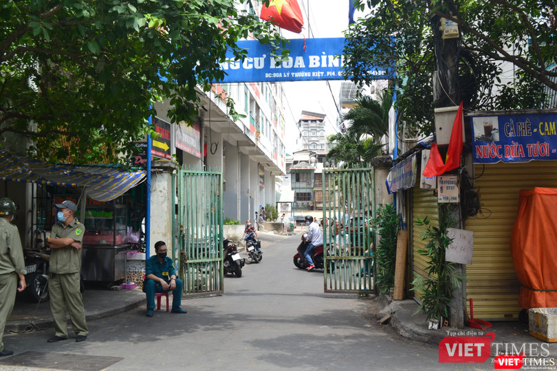 Lực lượng an ninh đảm bảo "nội bất xuất, ngoại bất nhập". Ảnh: Nguyễn Trăm