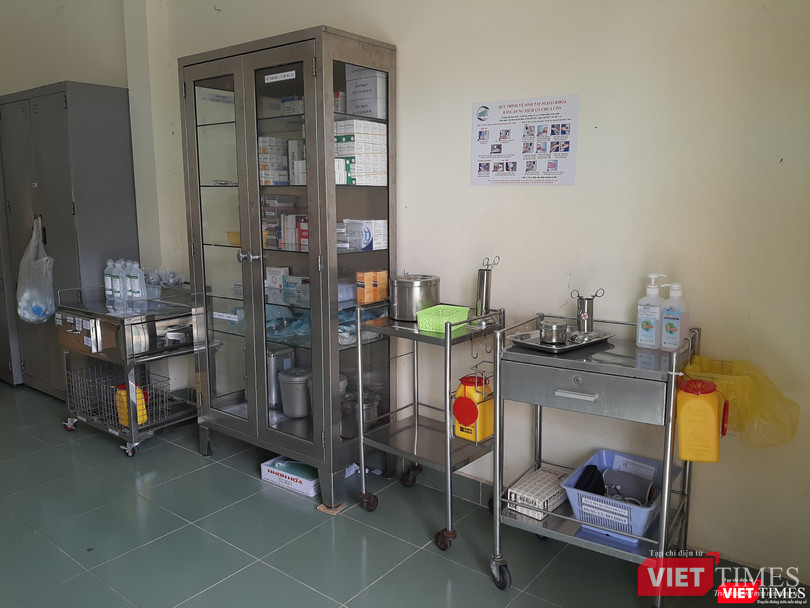 Các dung dịch sát khuẩn, khử trùng. Ảnh: Nguyễn Trăm